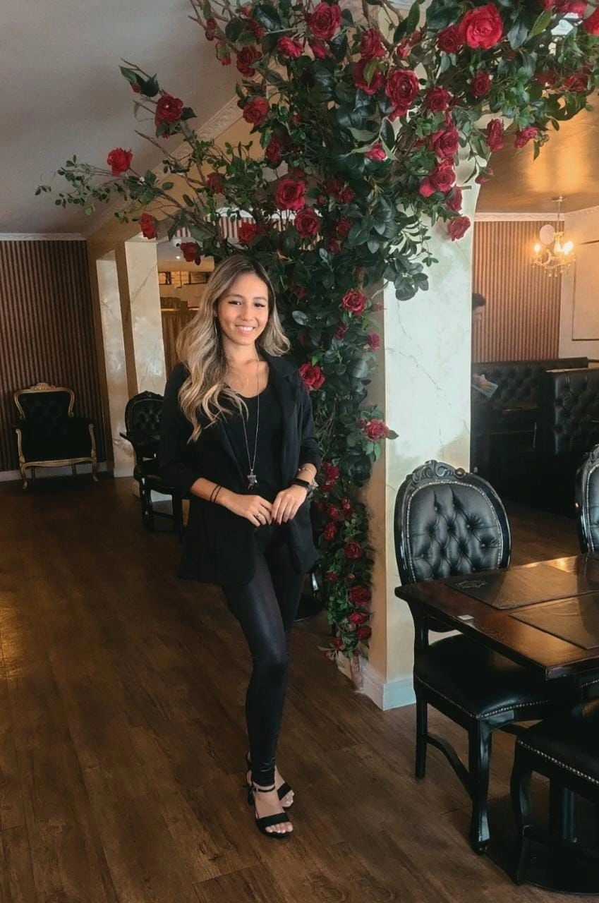 Hostess Fazendo Recepção de Evento