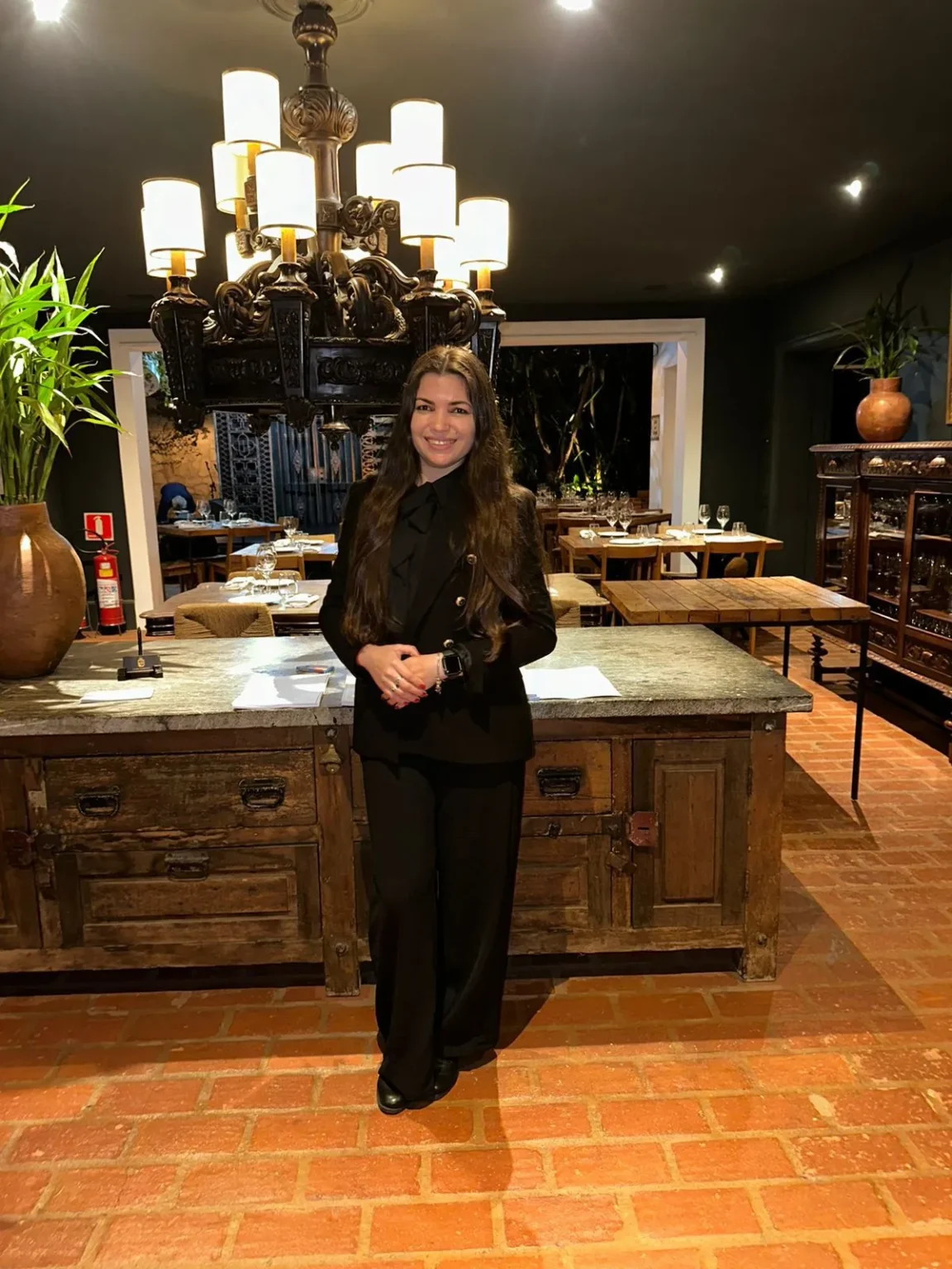 Hostess Fazendo Recepção de Evento