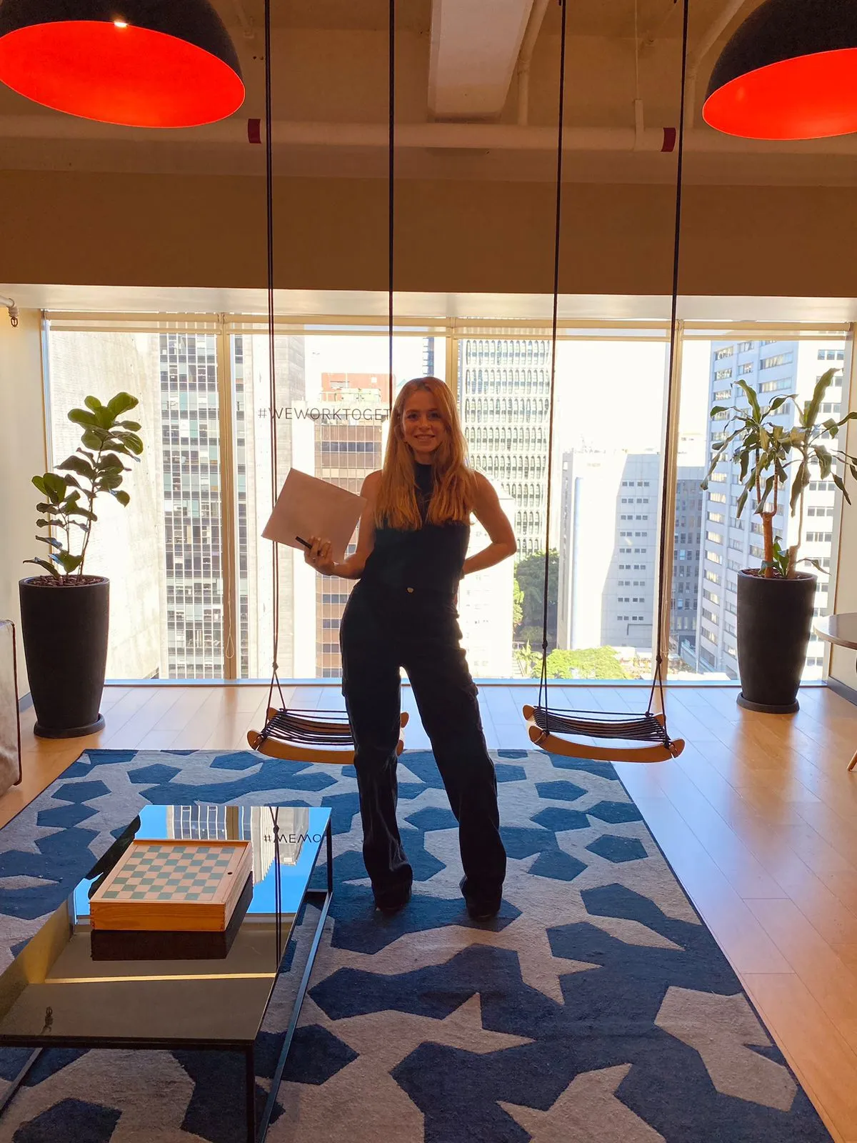 Hostess Fazendo Recepção de Evento