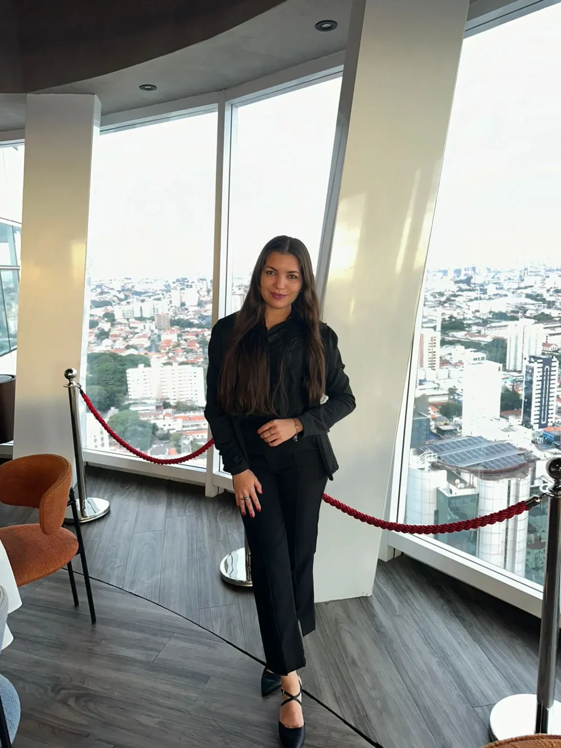 Hostess Fazendo Recepção de Evento